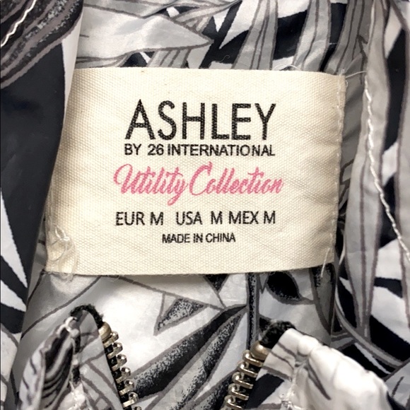 NICE PALM LEAF WIND BREAKER ZIPPED HOODIE JACKET! FOLDABLE TO FIT IN YOUR POCKET - Picture 4 of 6